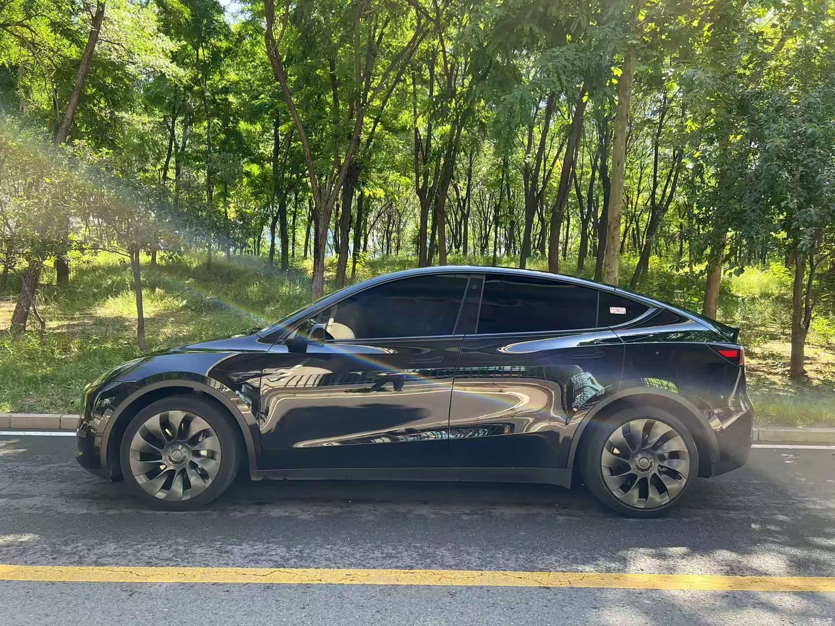 Tesla Model Y, 2022 3