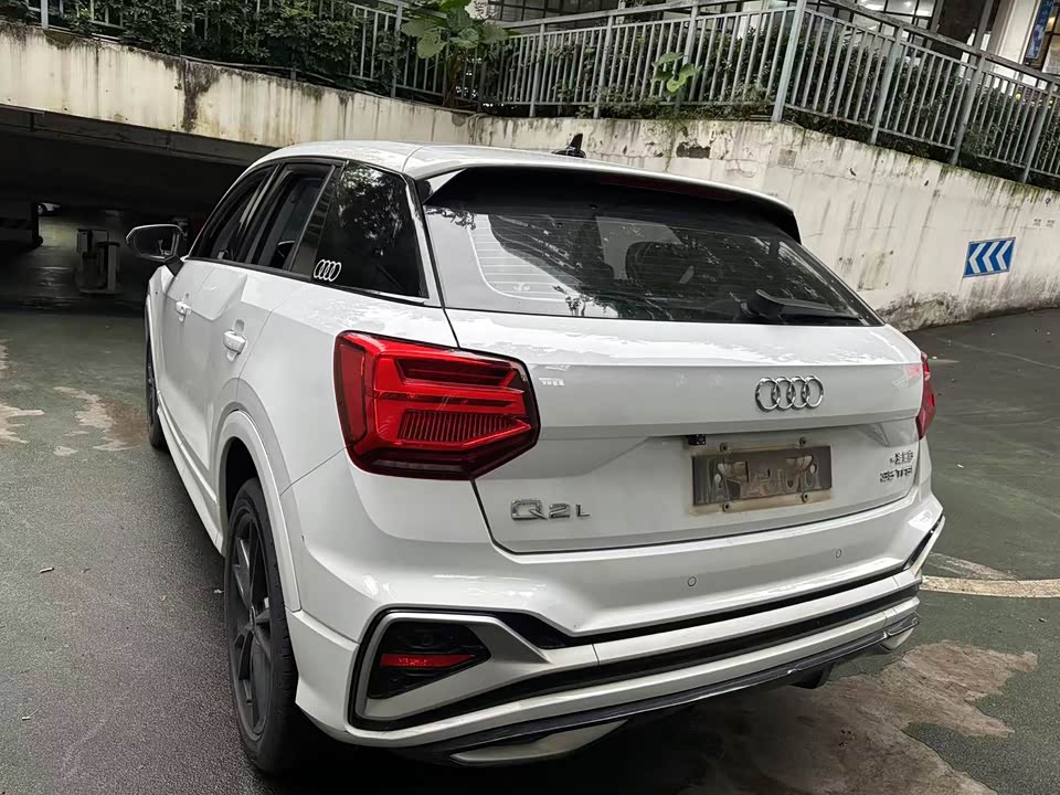 Audi Q2L