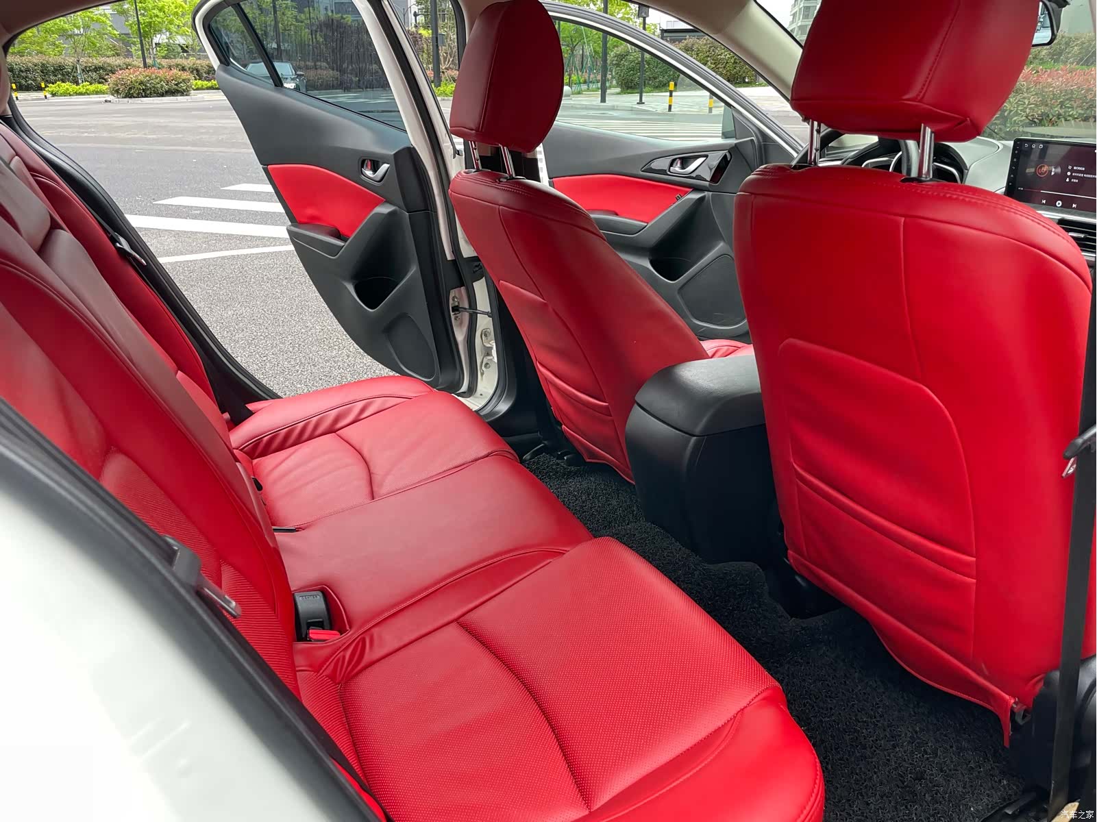 Mazda Mazda3, 2015 9