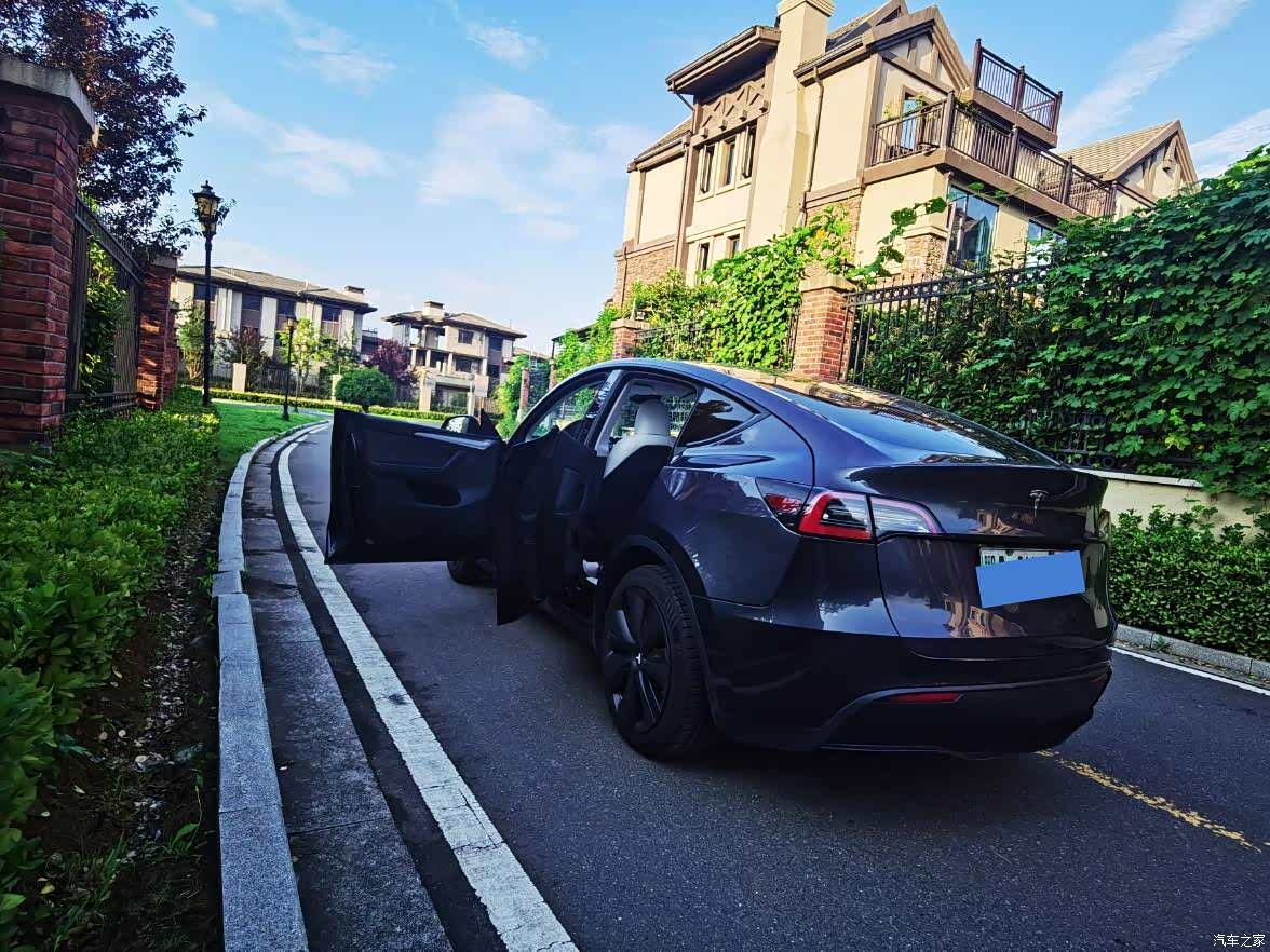 Tesla Model Y, 2024 20