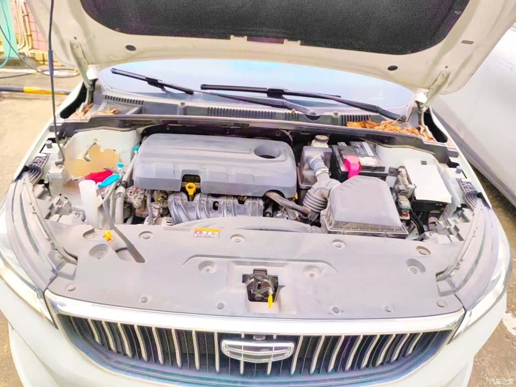 Geely Emgrand, 2023 16