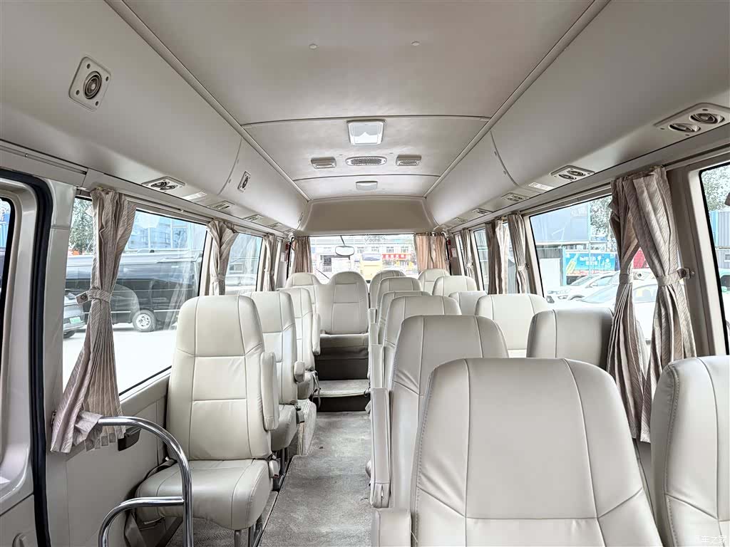 Toyota Coaster, 2011 10