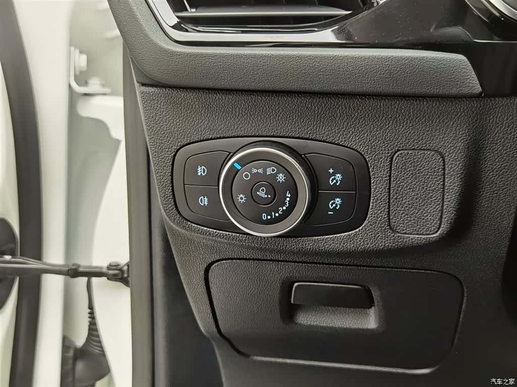 Ford Focus, 2022 21