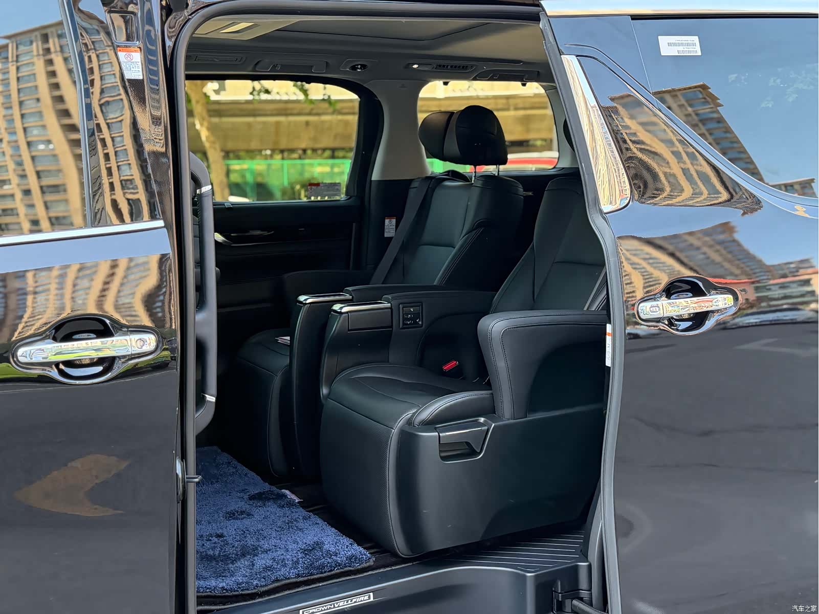 Toyota Vellfire, 2022 10