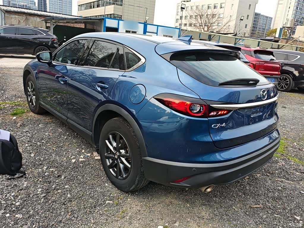 Mazda CX-4, 2021 все фото