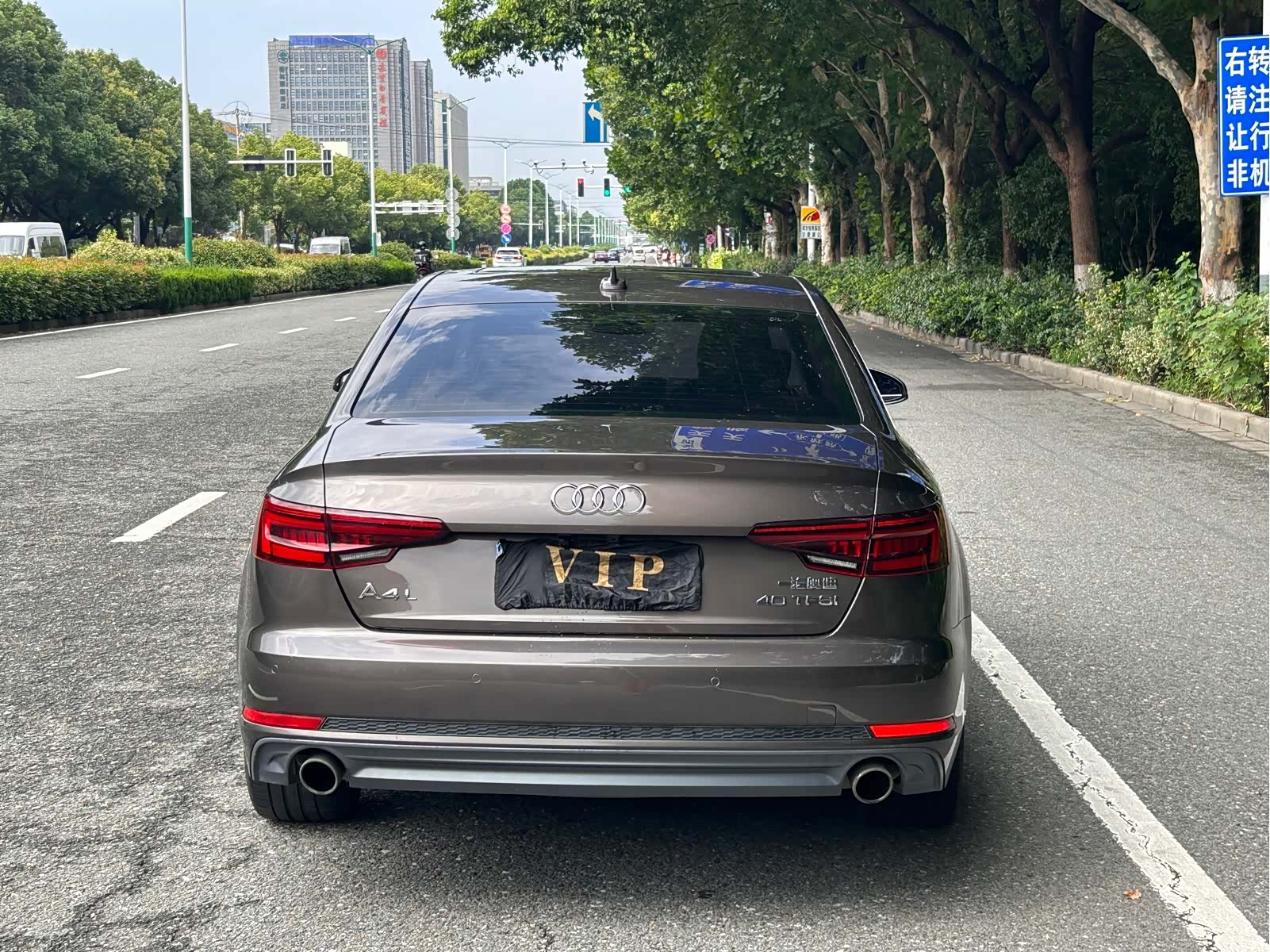 Audi A4L, 2018 6