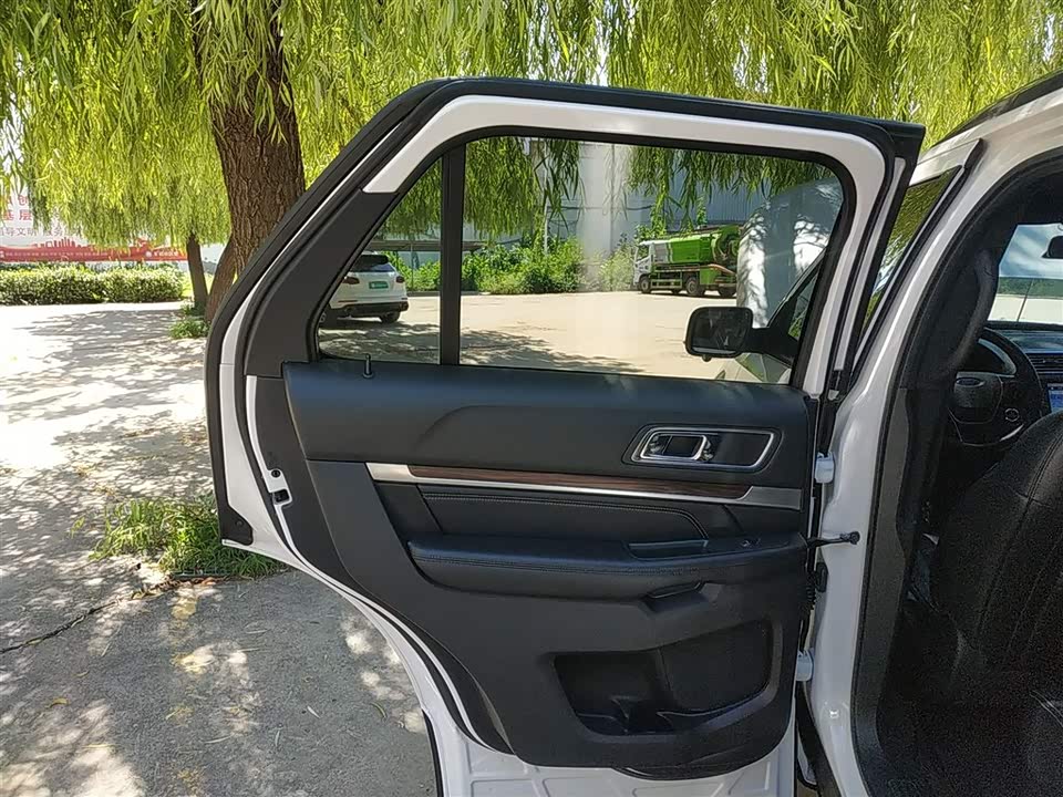 Ford Explorer Ford Explorer