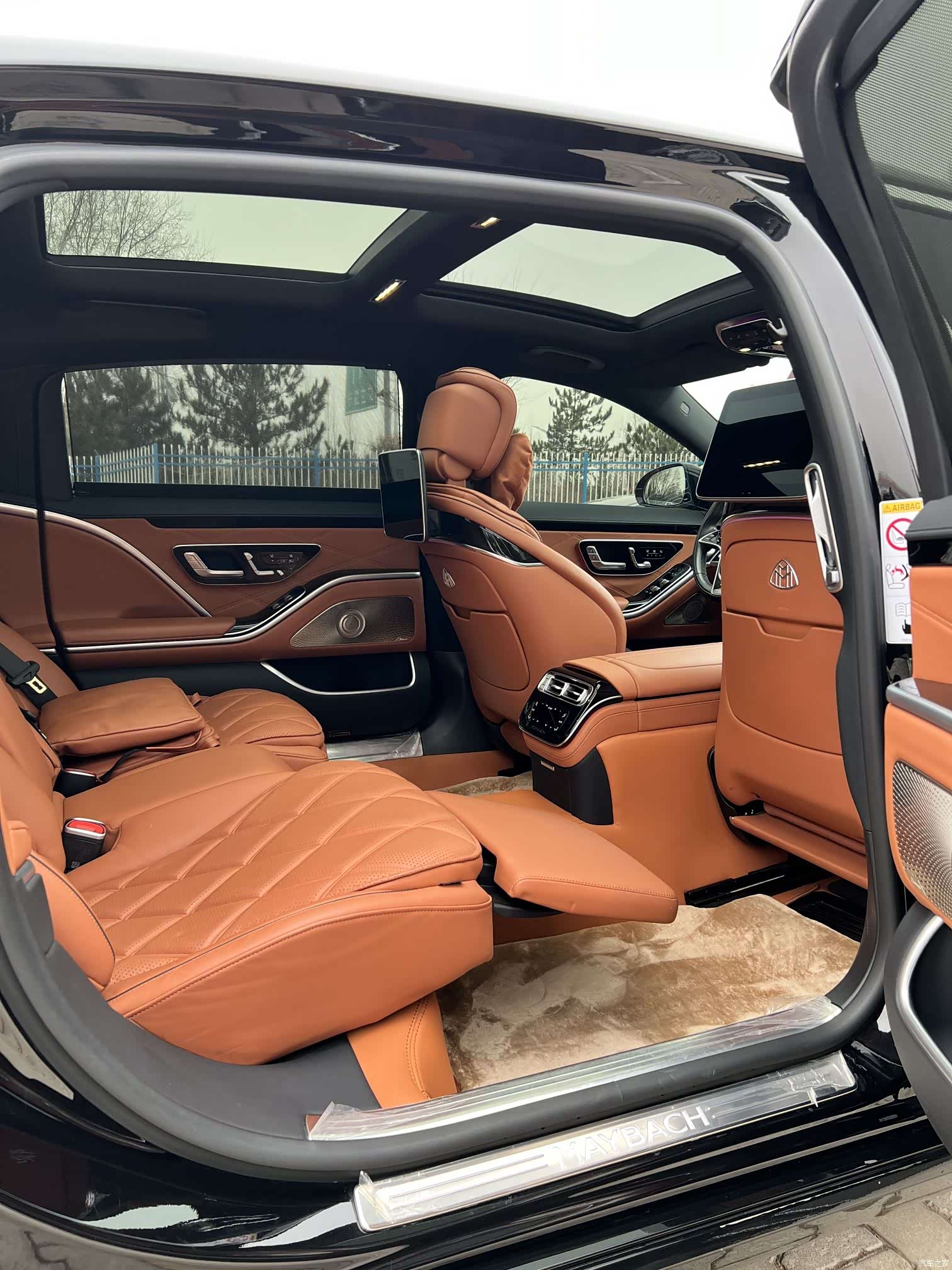 Maybach S-Class, 2023 12