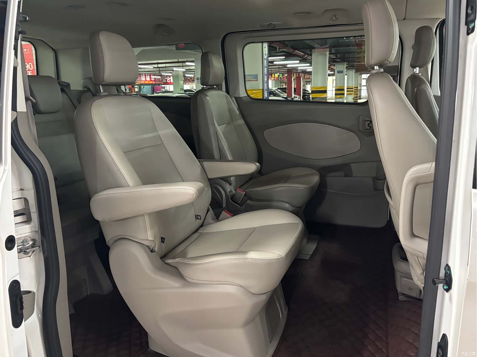 Ford Tourneo, 2017 9