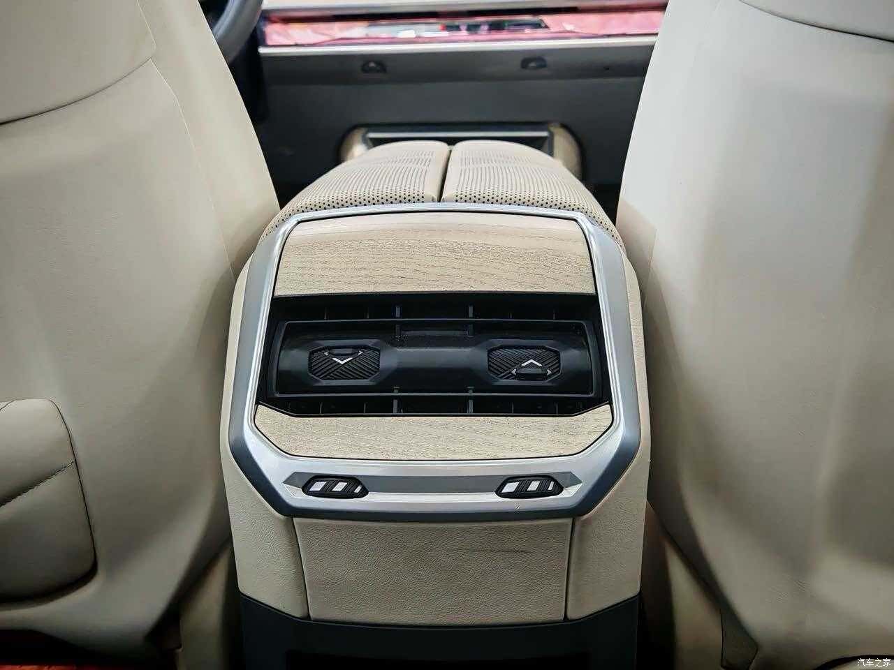 BMW i7, 2022 21