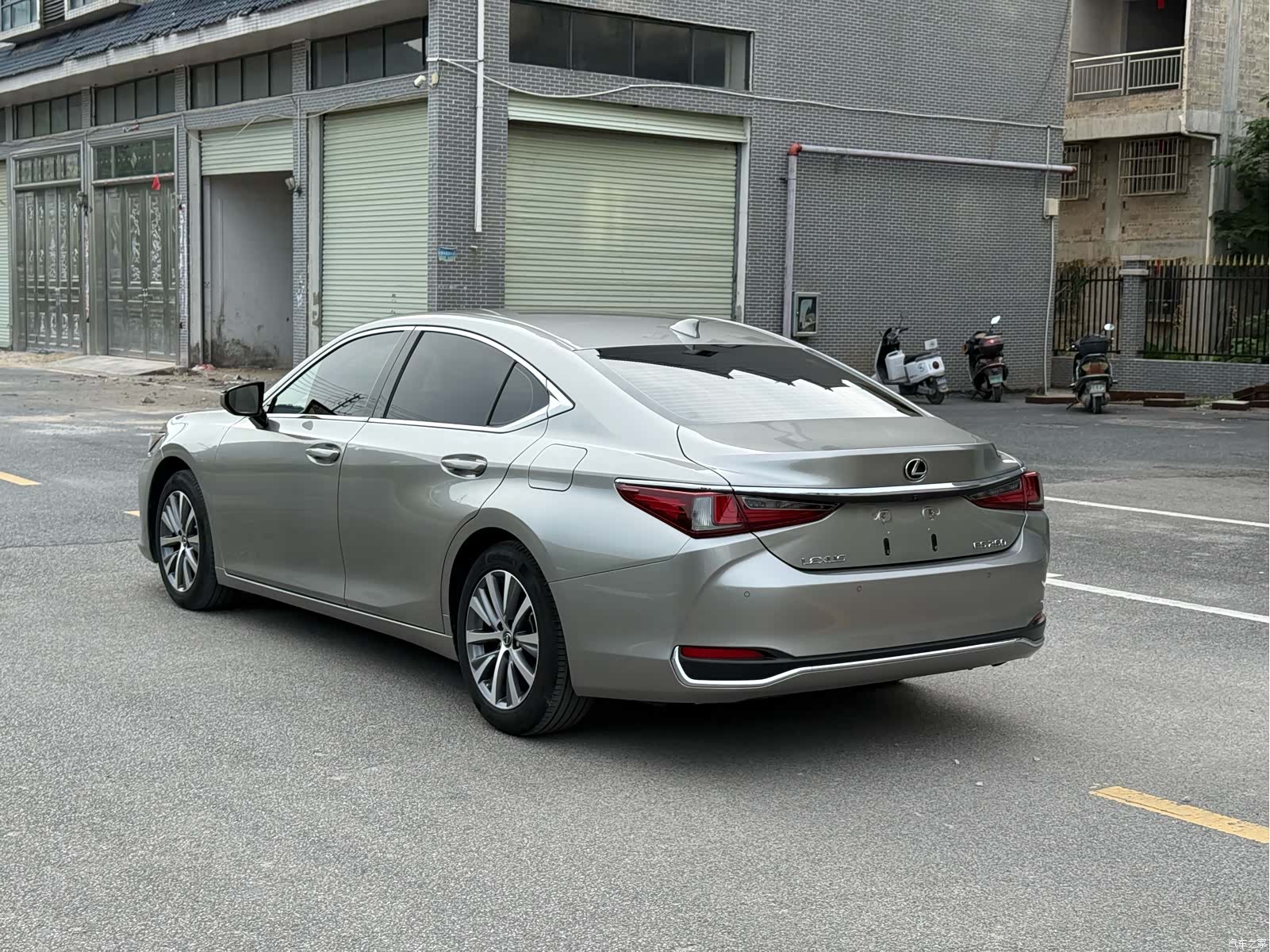 Lexus ES, 2019 7