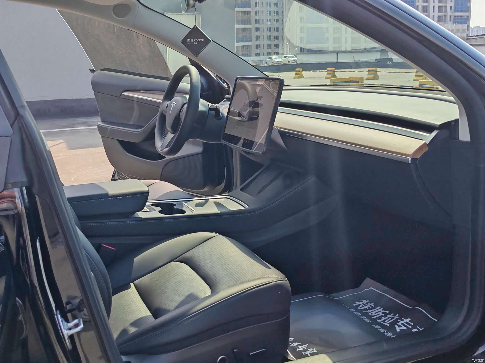 Tesla Model 3, 2023 13