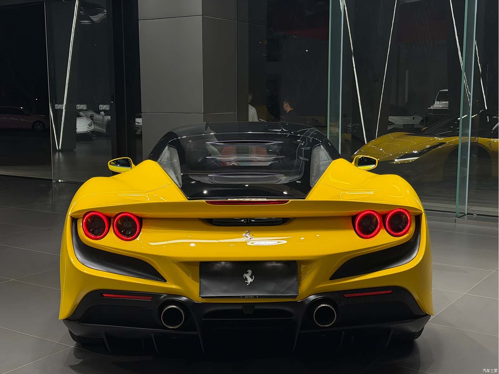 Ferrari F8, 2022 3