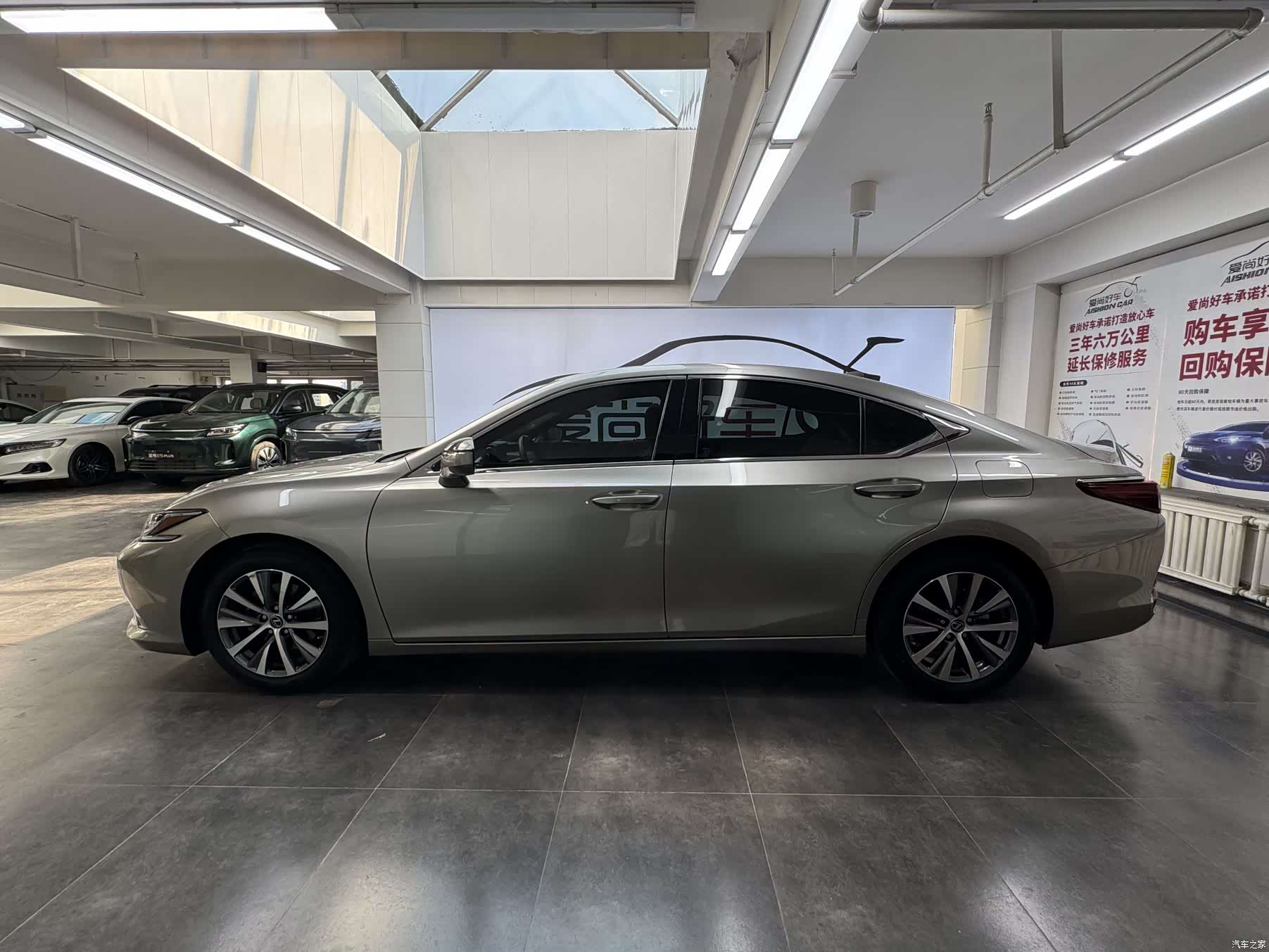 Lexus ES, 2019 4