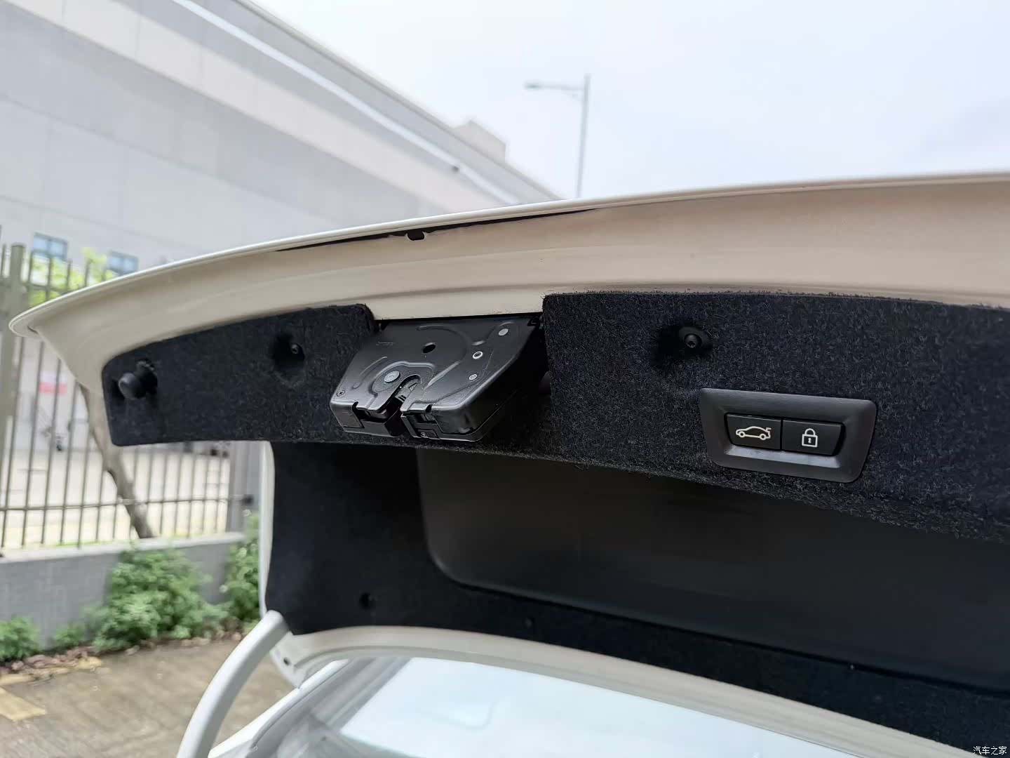 BMW 5 Series, 2011 18