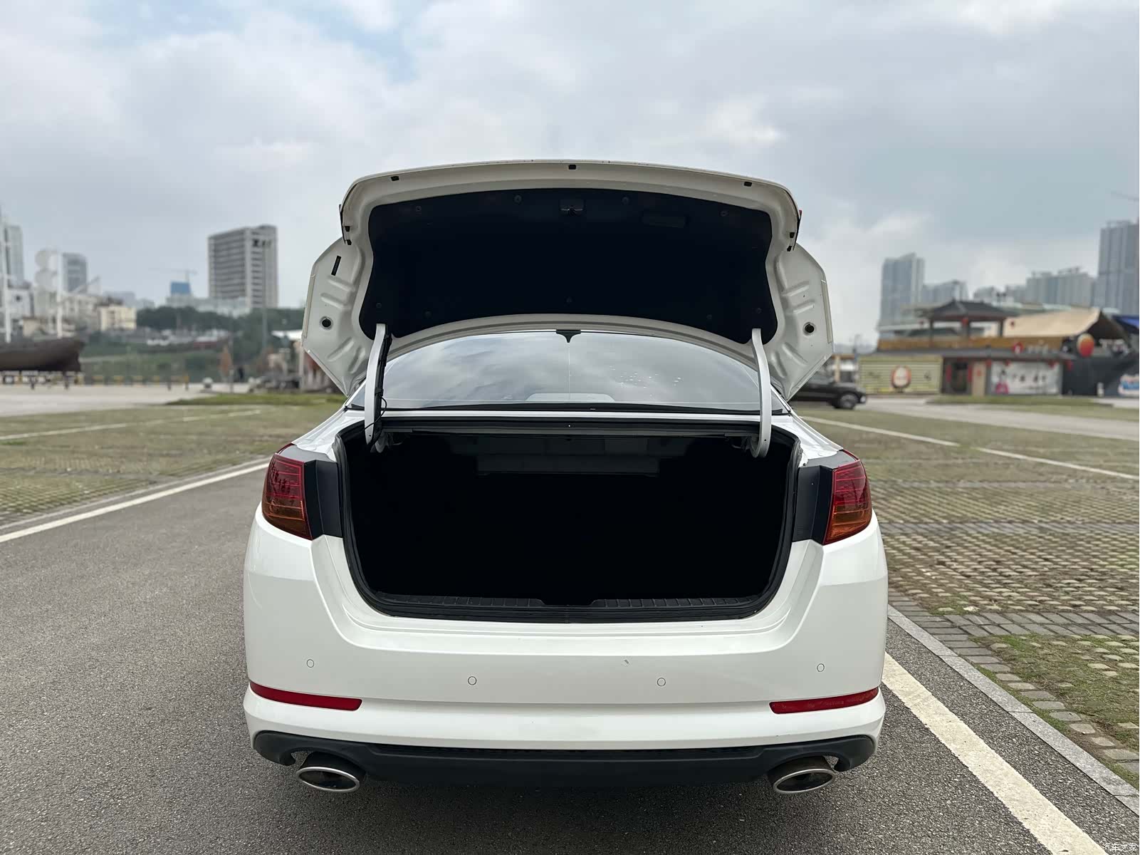 Kia K5, 2013 10