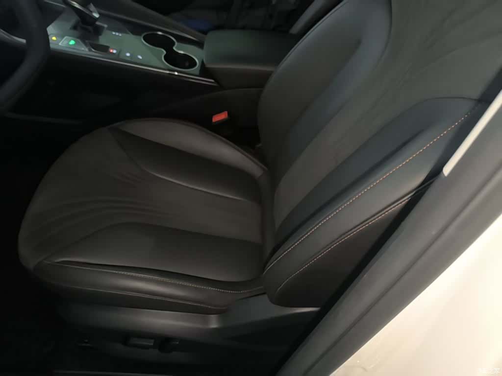 Roewe D5X, 2025 15