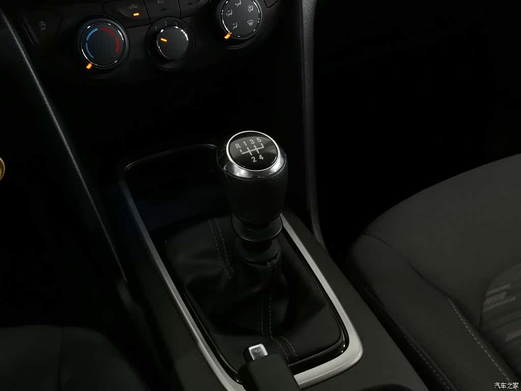 Chevrolet 320, 2019 13