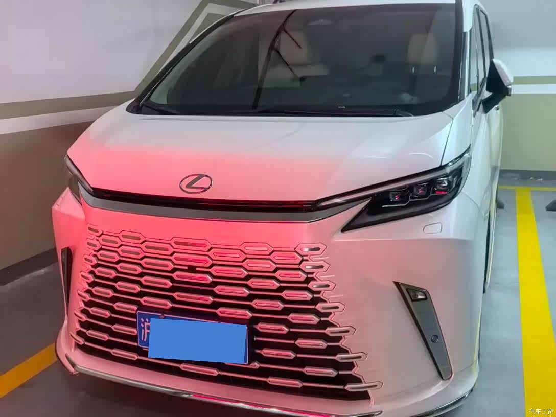 Lexus LM, 2024 1
