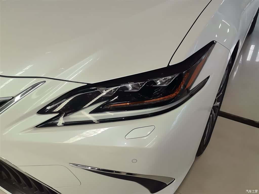 Lexus ES, 2018 18