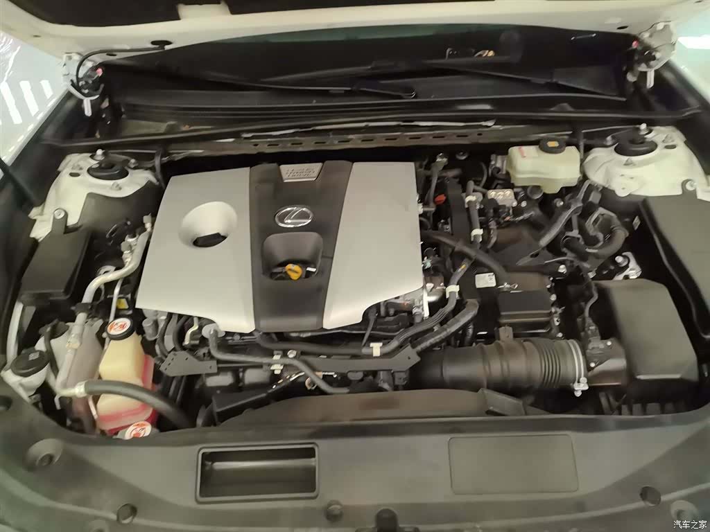 Lexus ES, 2018 11