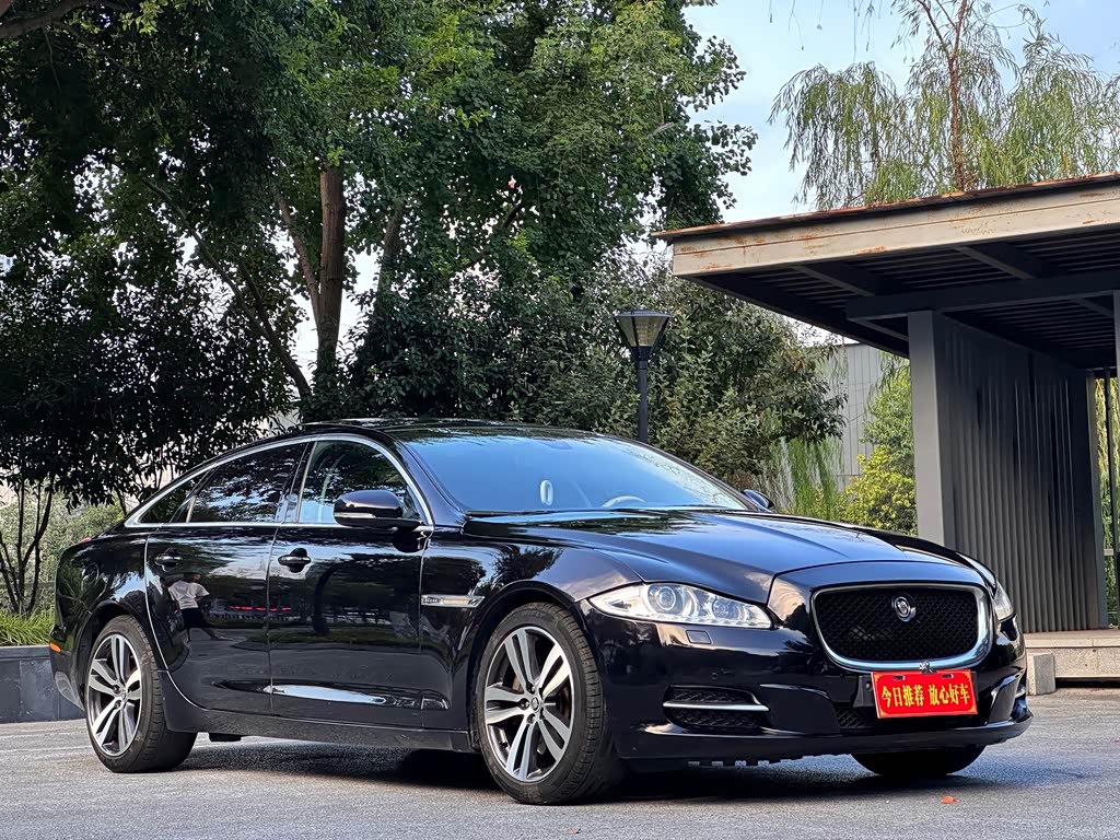 Jaguar XJ