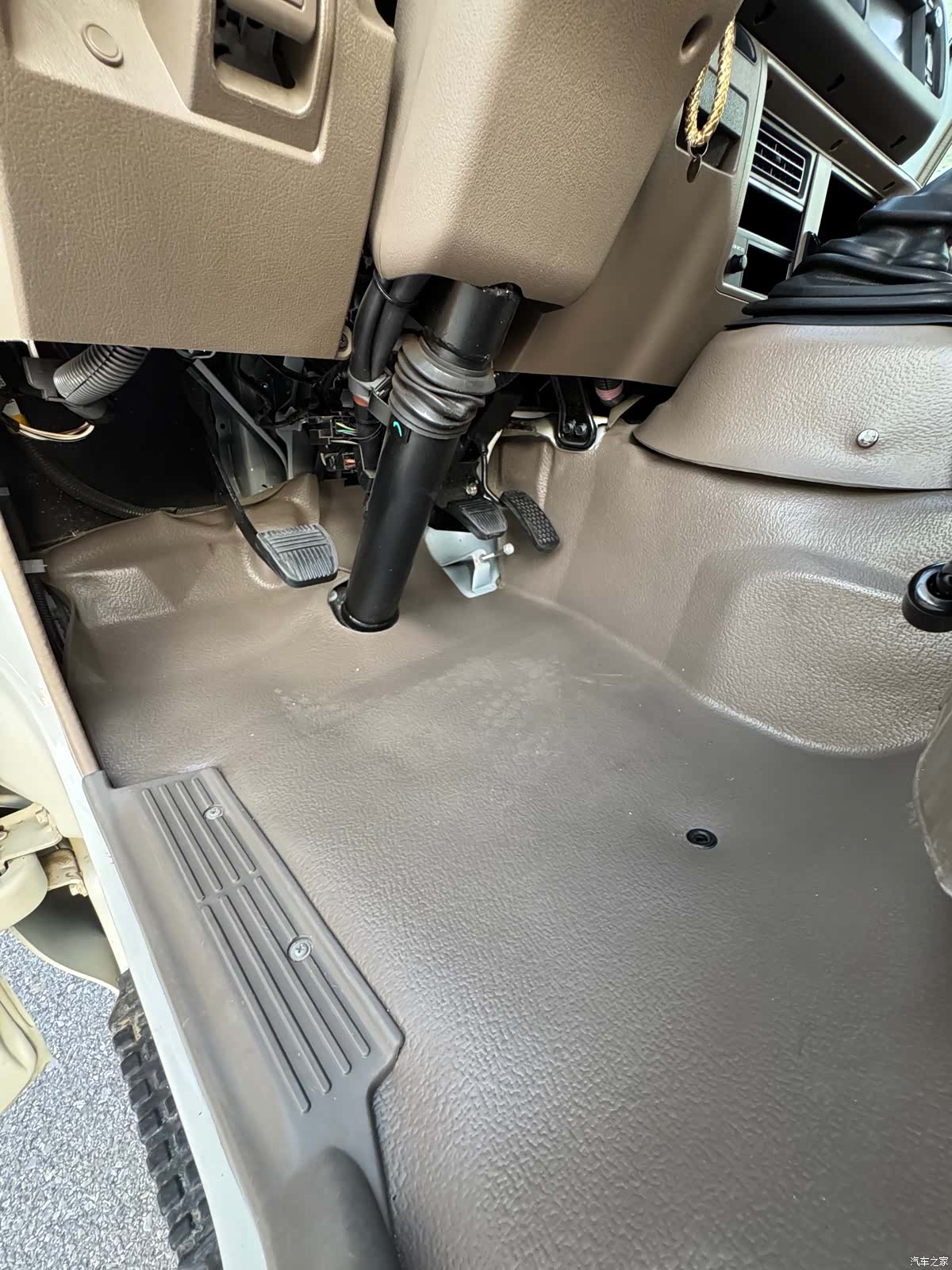 Toyota Coaster, 2015 9
