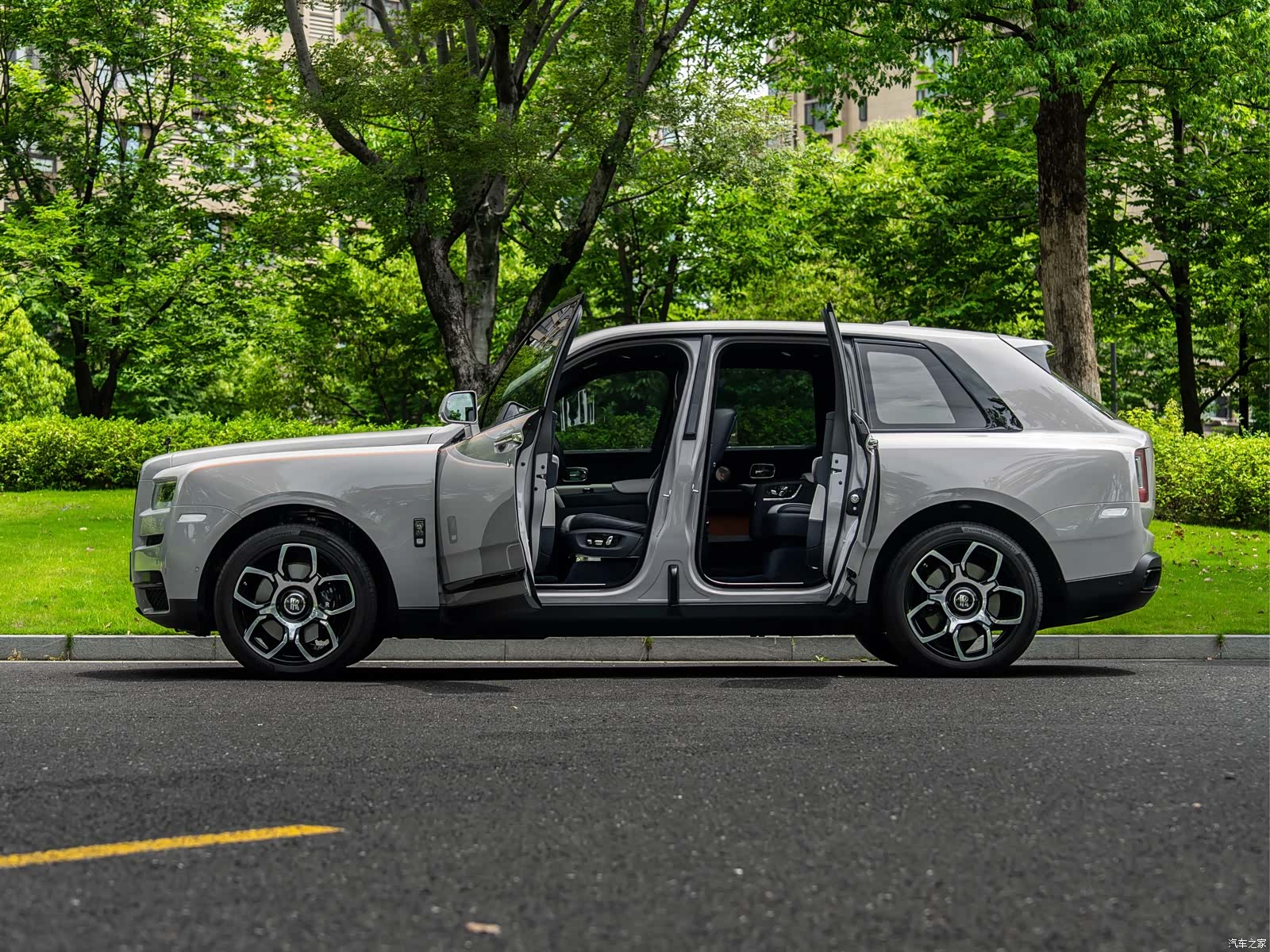 Rolls-Royce Cullinan, 2021 все фото