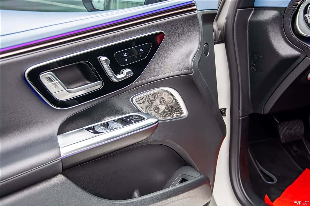 Mercedes-Benz EQE, 2025 10
