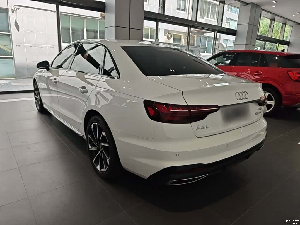 Audi A4L, 2023 все фото