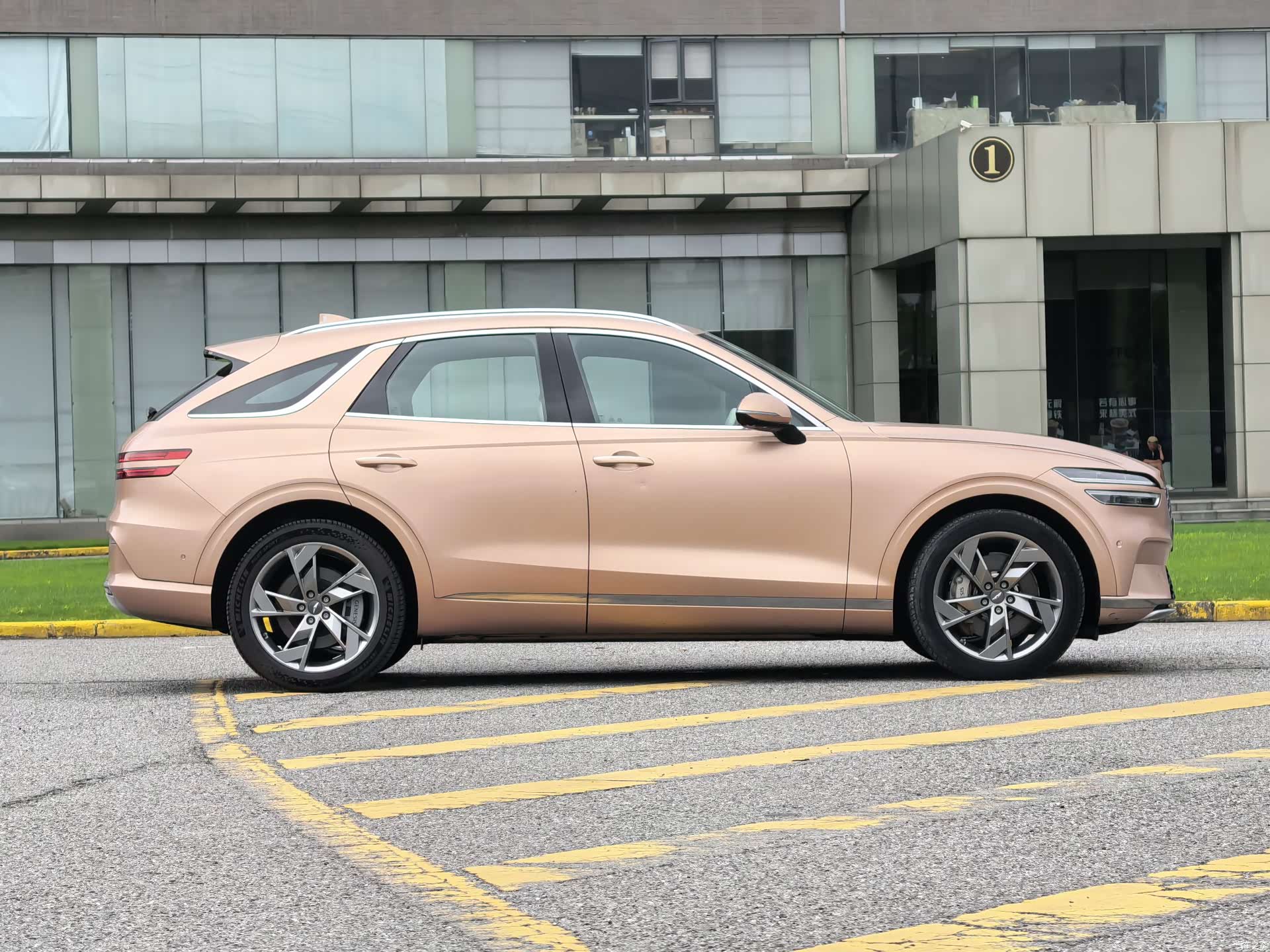 Genesis GV70, 2023 7