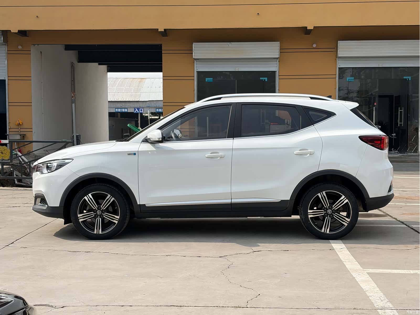 MG ZS, 2018 15