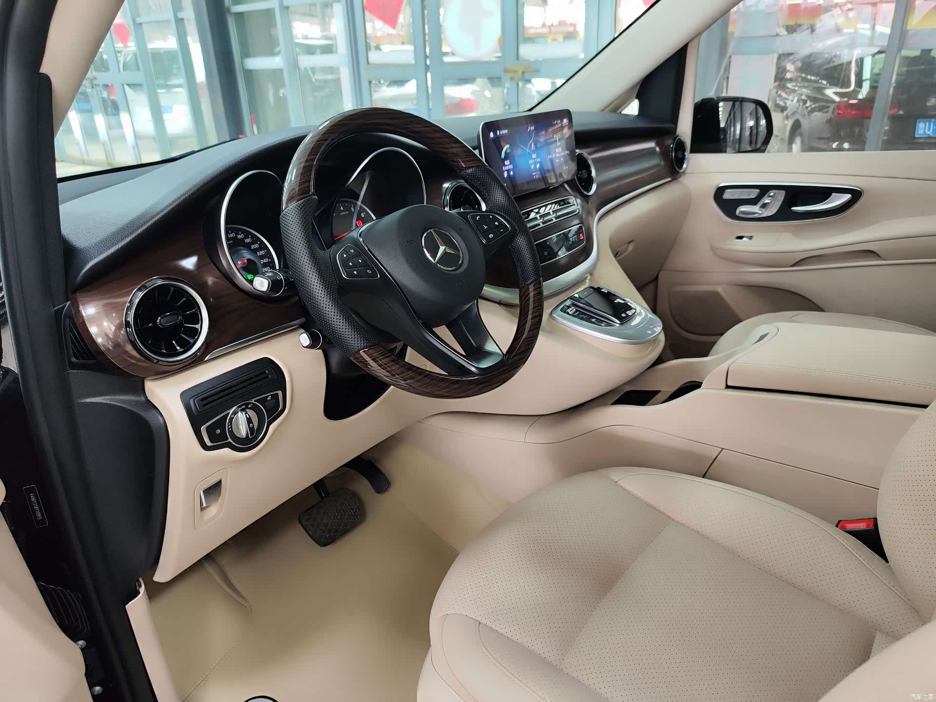 Mercedes-Benz V-Class, 2021 16