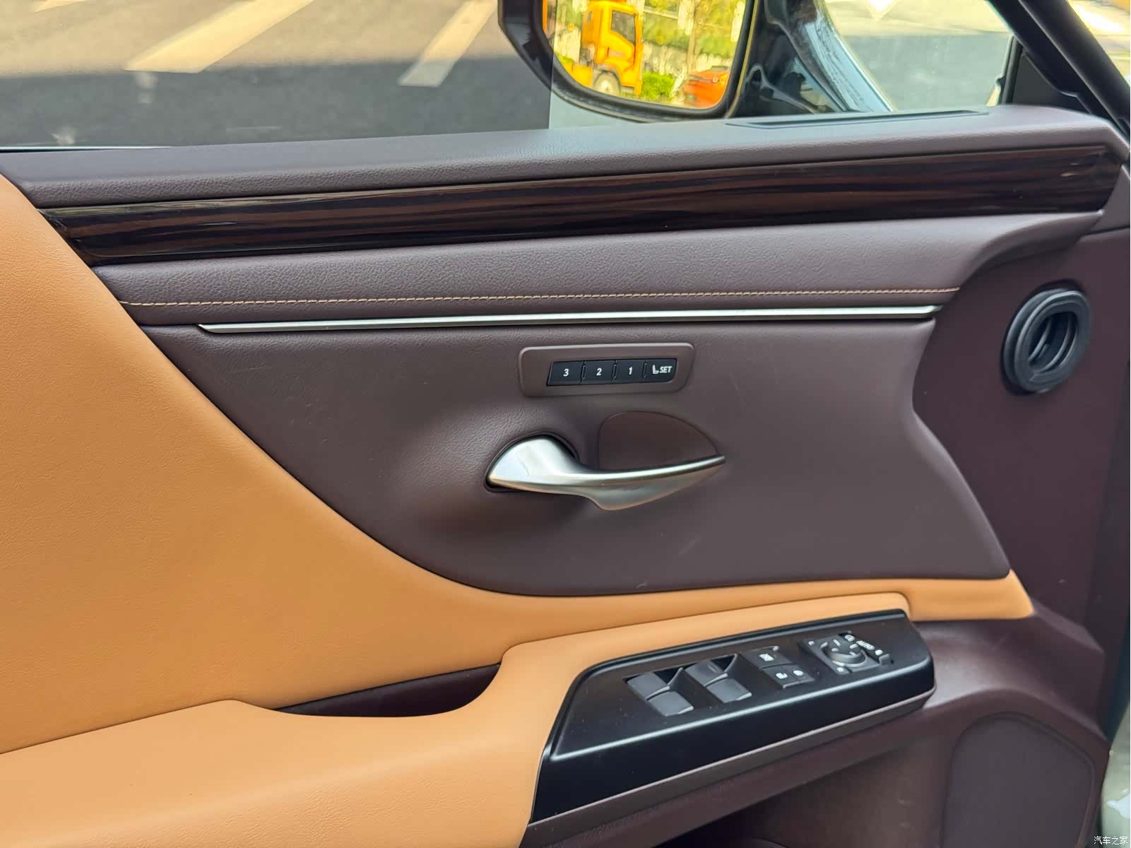 Lexus ES, 2019 12