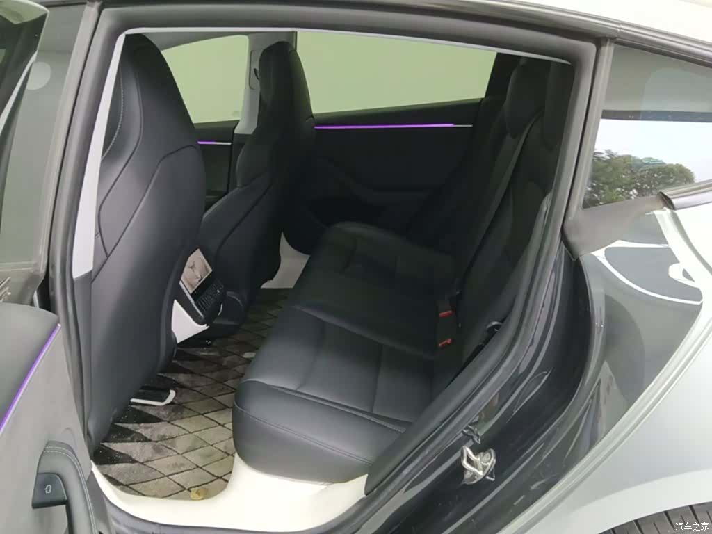 Tesla Model 3, 2024 17