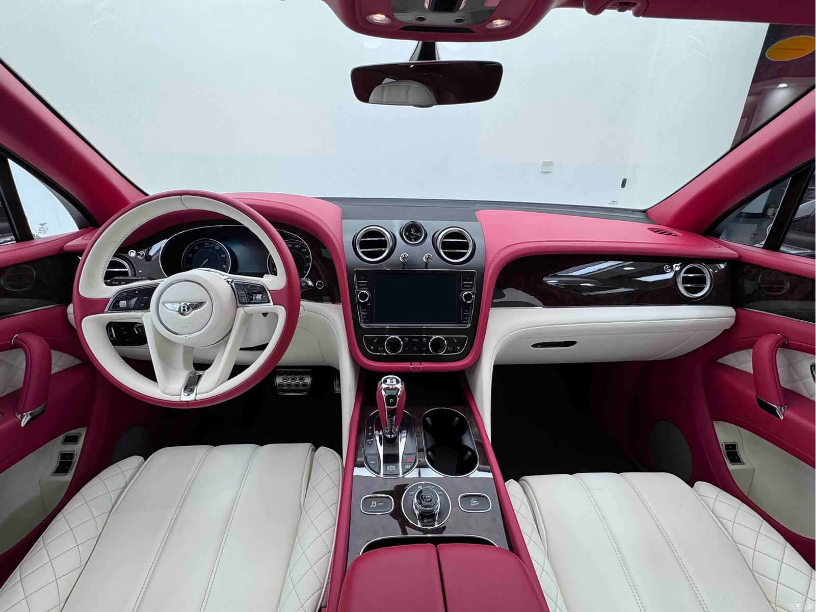 Bentley Bentayga, 2017 26