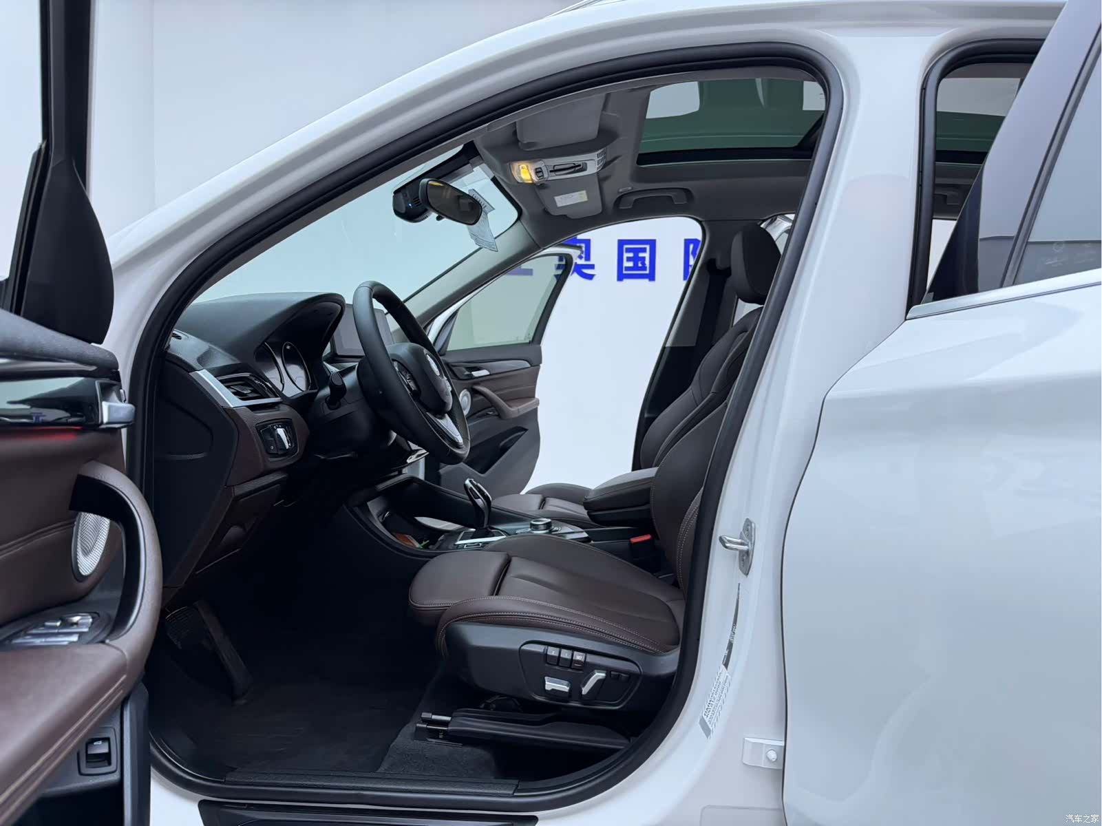 BMW X1, 2022 все фото