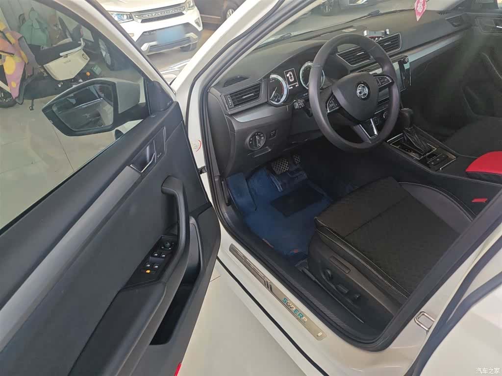 Skoda Superb, 2018 8