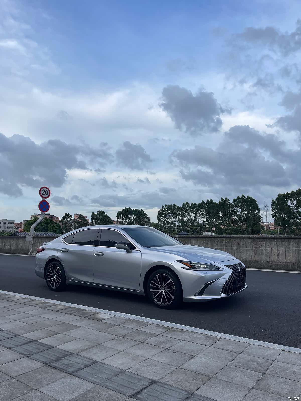 Lexus ES, 2021 4