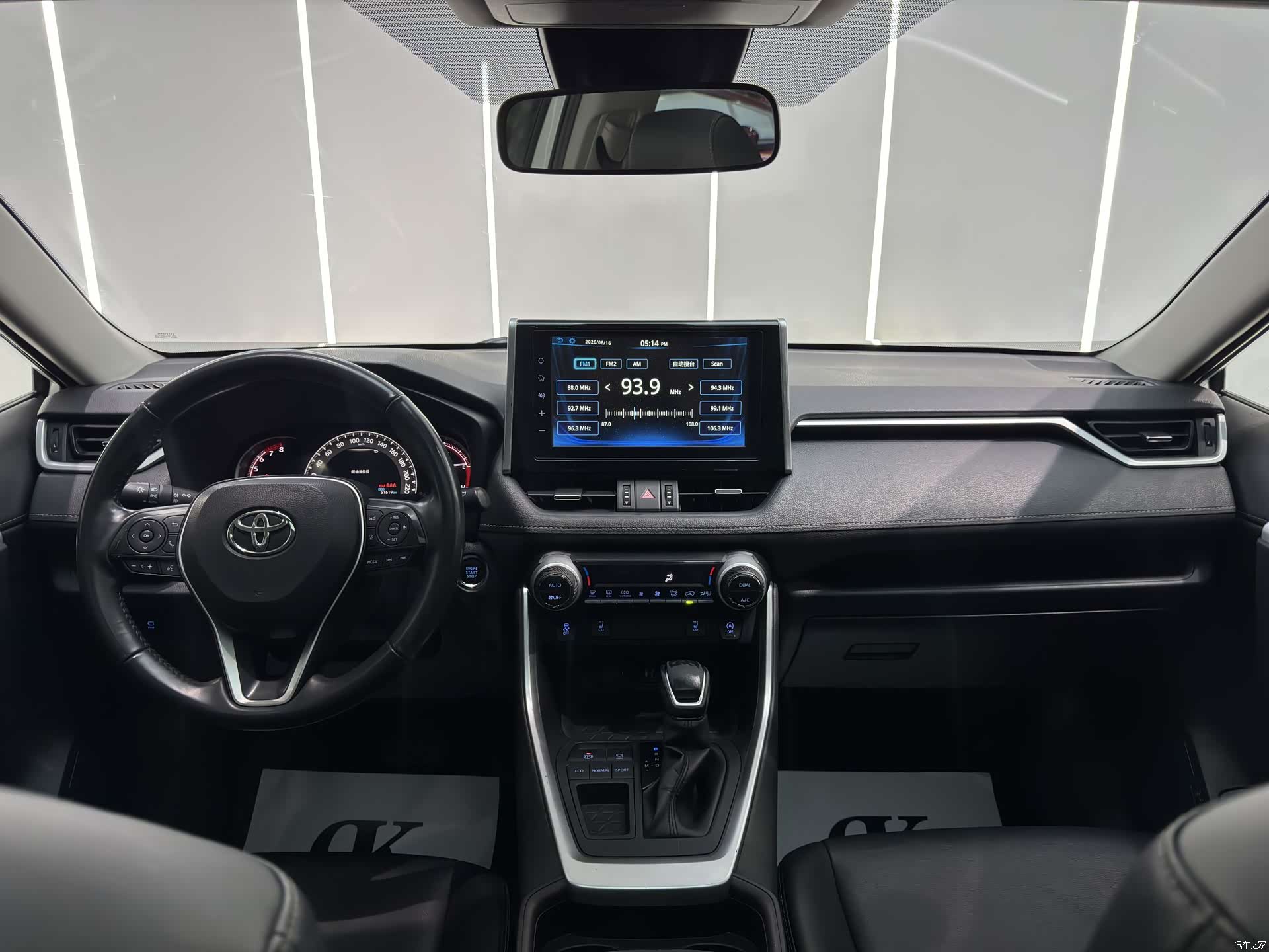 Toyota RAV4, 2021 все фото