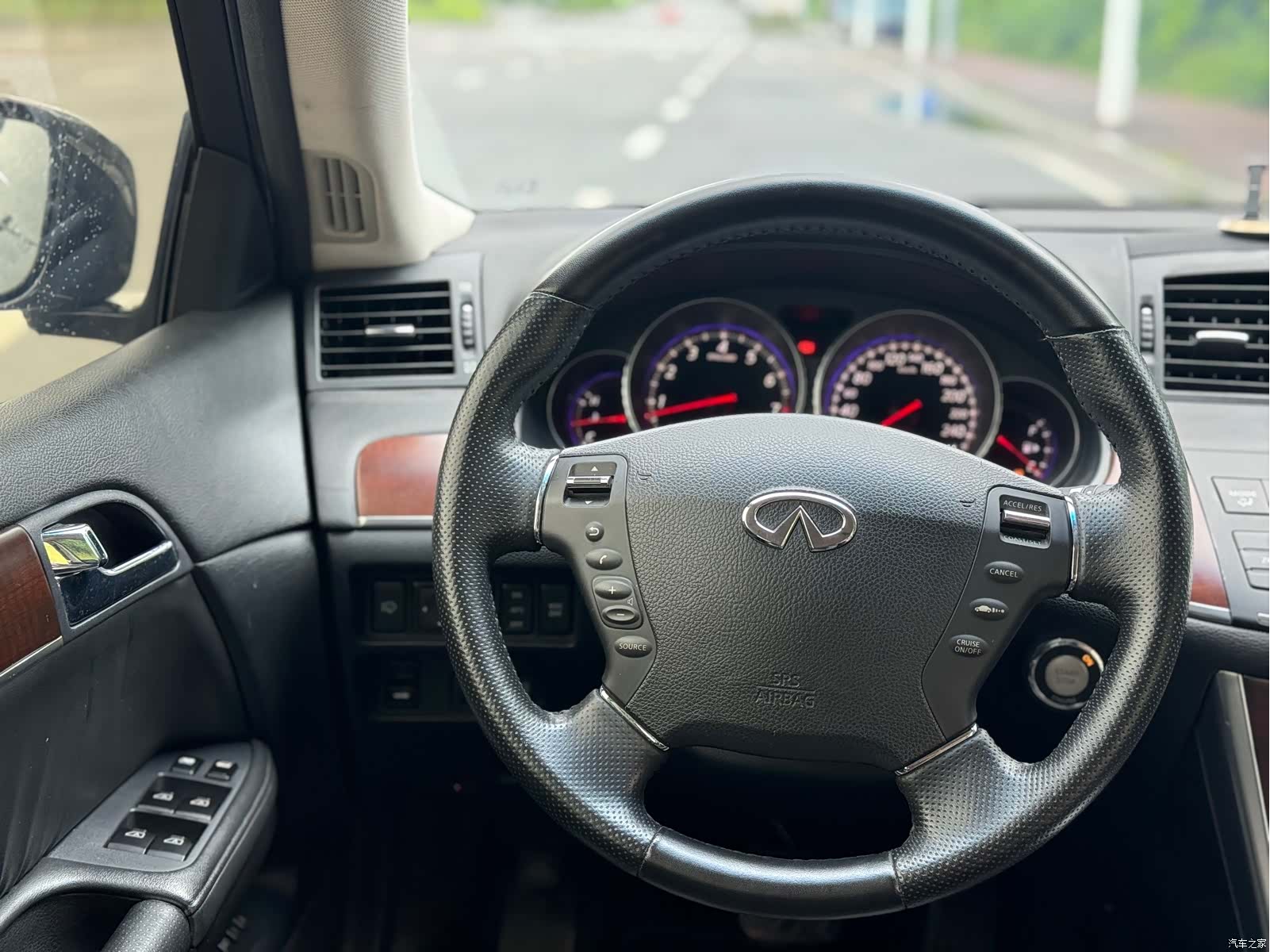 Infiniti M35, 2009 10
