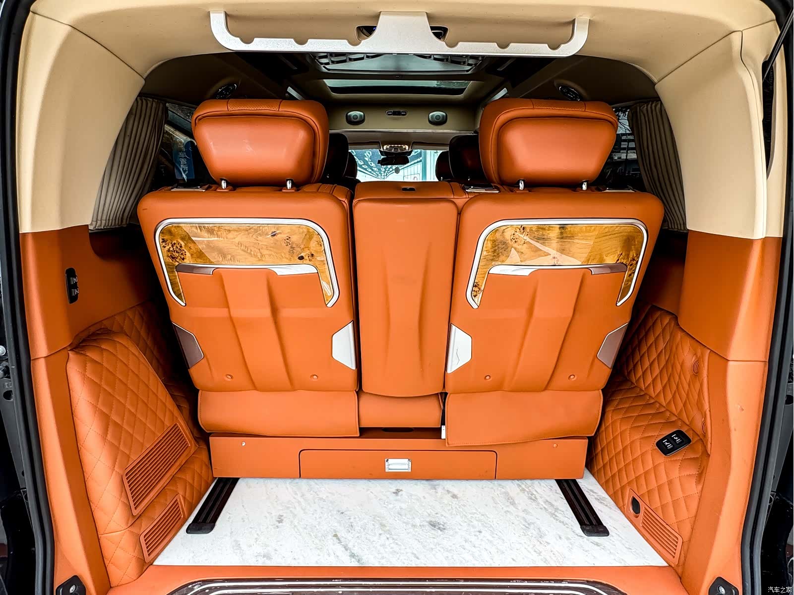 Mercedes-Benz V-Class, 2023 17