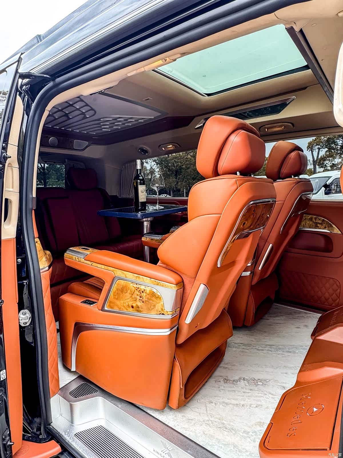Mercedes-Benz V-Class, 2023 14