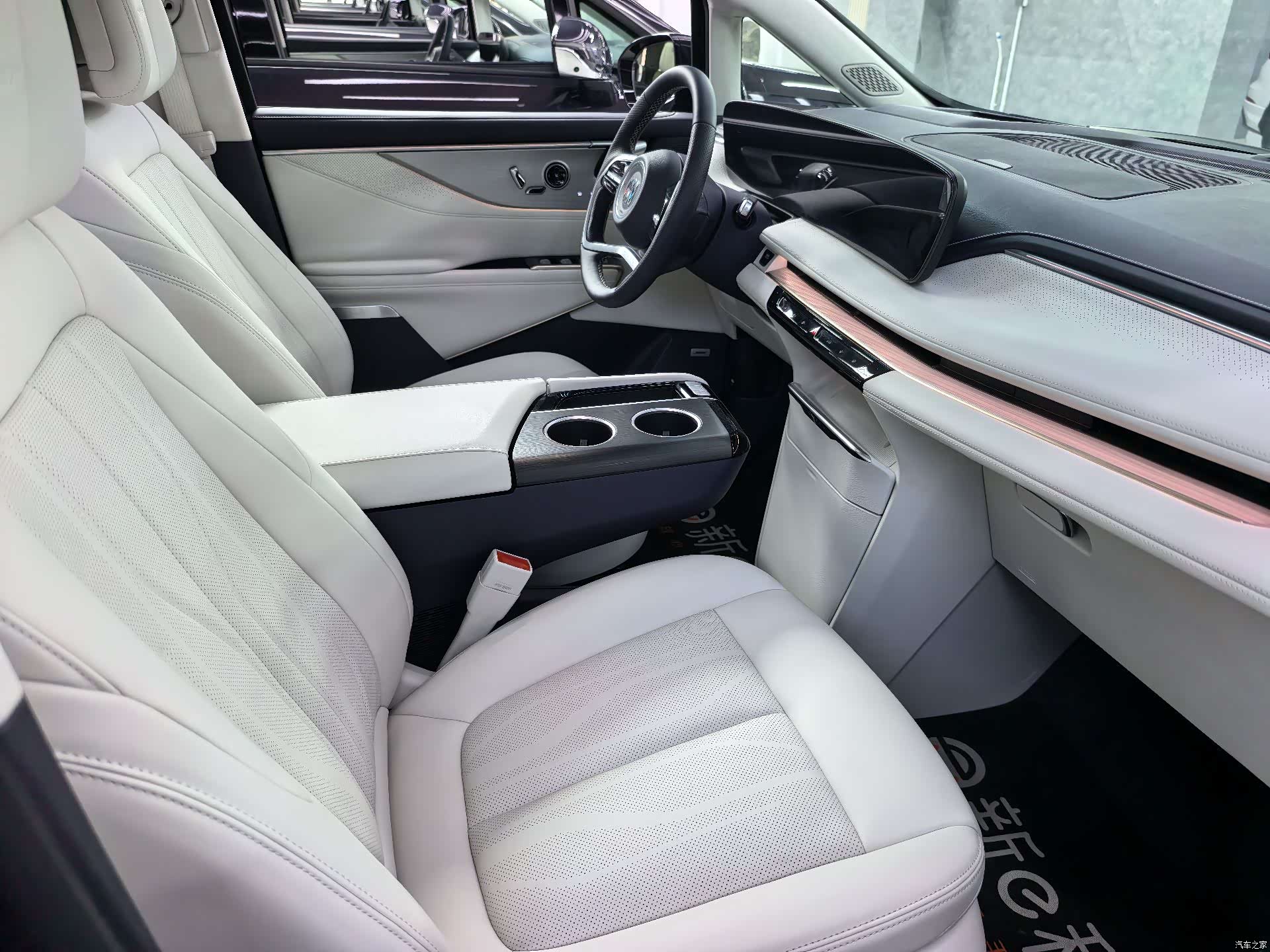 Buick GL8, 2025 4