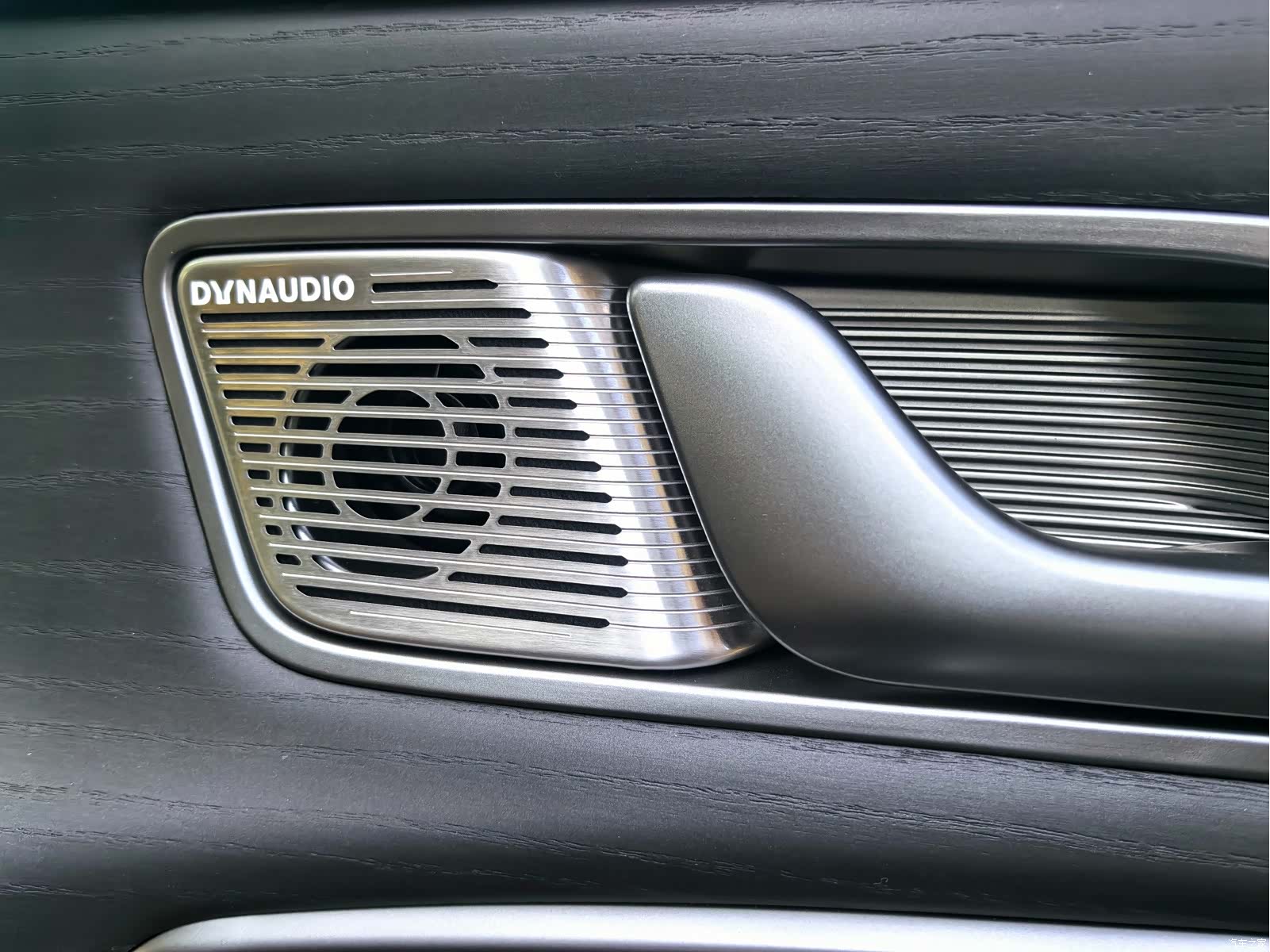 Denza D9, 2024 15