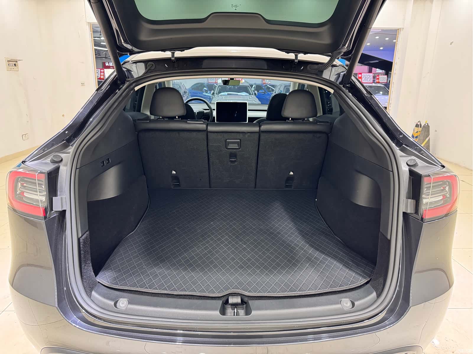 Tesla Model Y, 2024 12