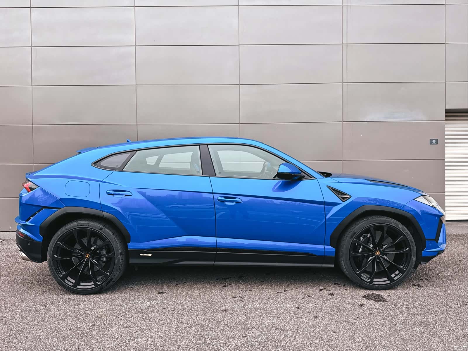 Lamborghini Urus, 2024 6