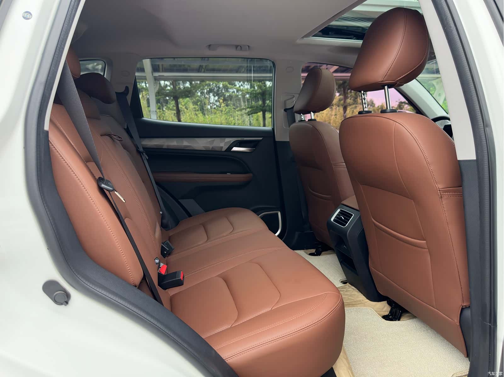 Geely X6, 2022 4