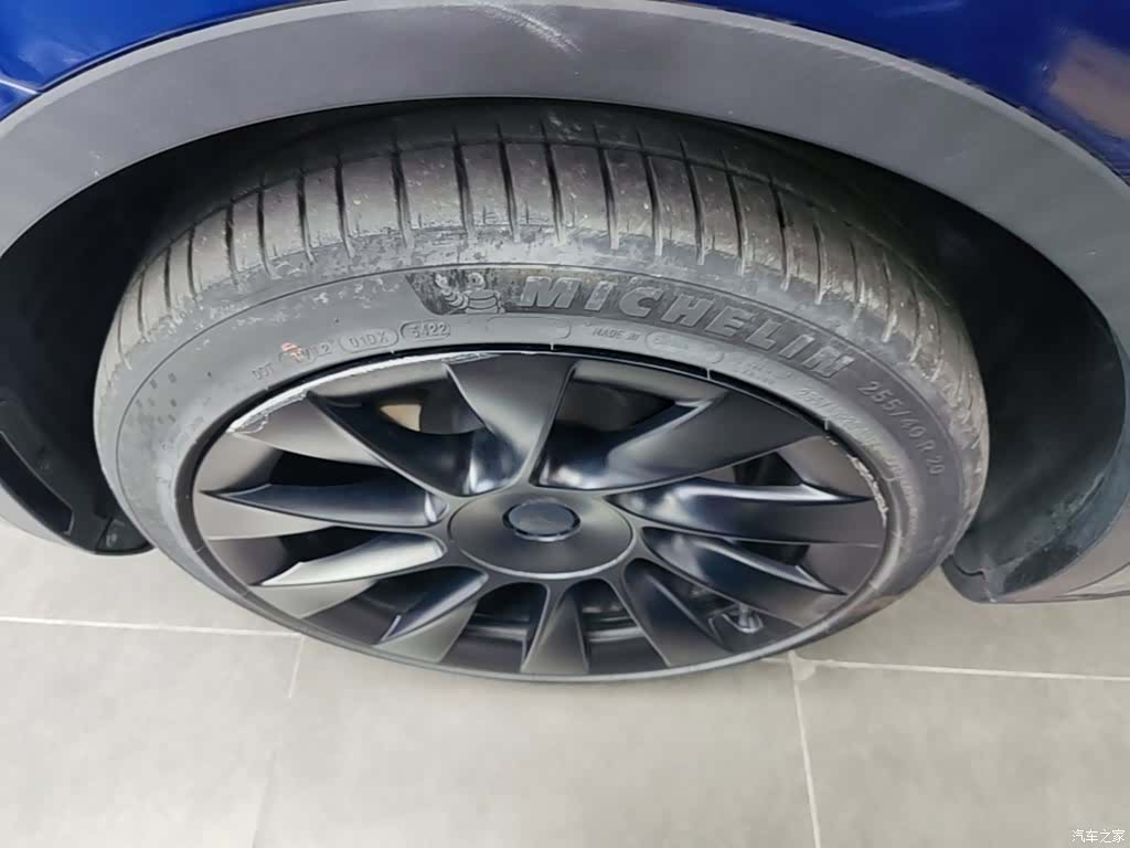 Tesla Model Y, 2023 25