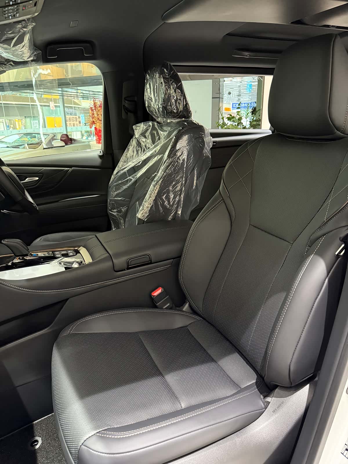 Toyota Vellfire, 2025 6